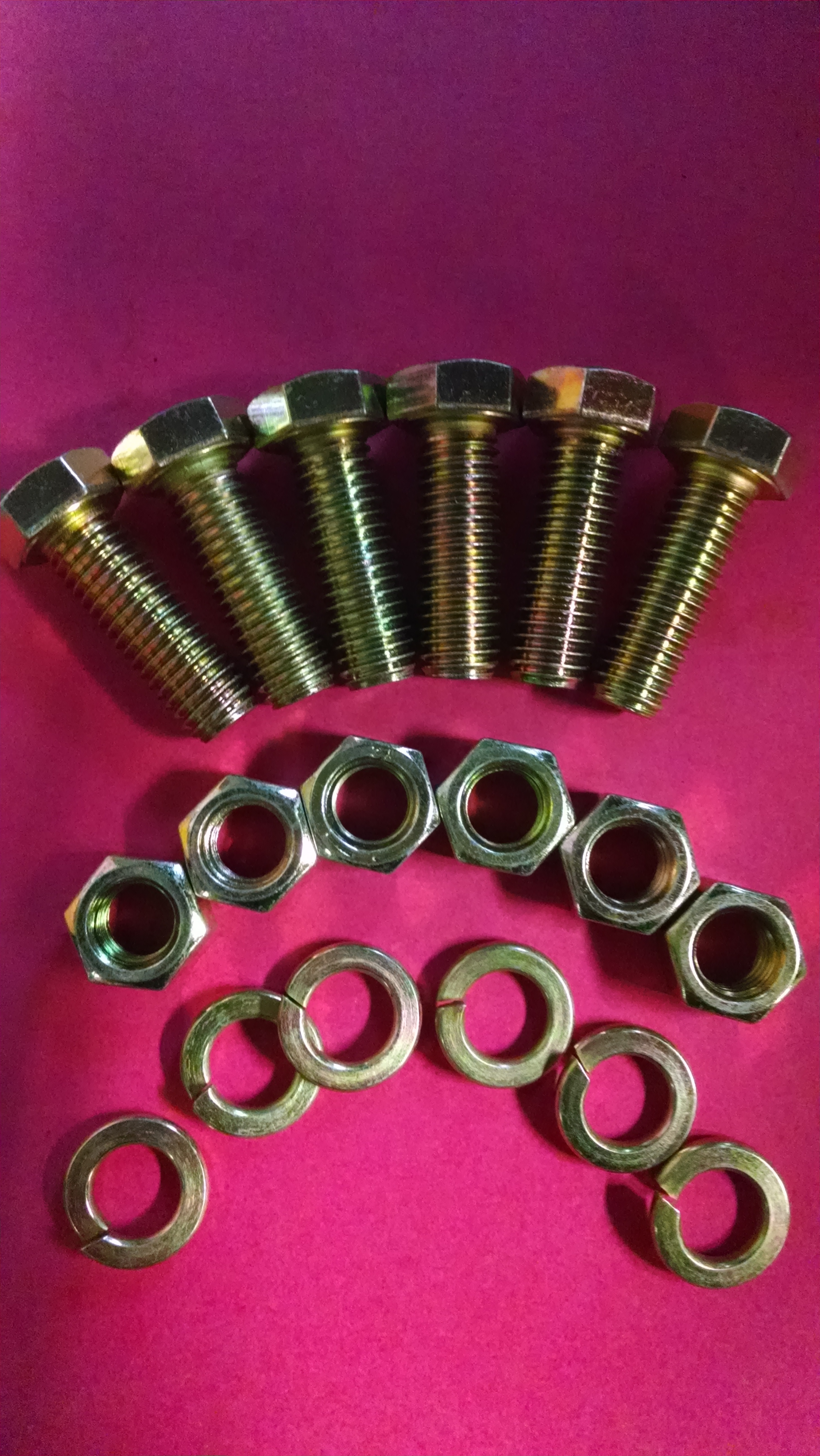 Spring Plate to Trailing Arm (6) Bolt, (6) Nut, (6) Lock Washer